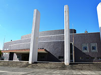 村野藤吾氏が設計した傑作、渡辺翁記念会館。実は、渡邊邸のすぐ近く。
