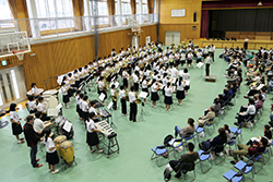 藤山中学校での演奏指導と地域ふれあいコンサートの様子